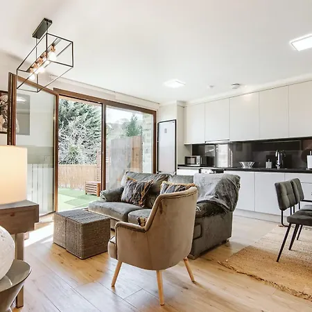 Rosana By Cardi Sallent de Gállego